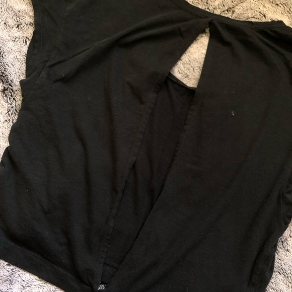 Oversized Tee with Open Back - Picture 4 of 5